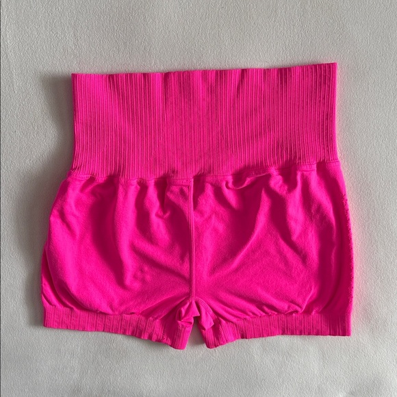 Free People Movement Good karma short 3” - hot pink - Picture 6 of 10